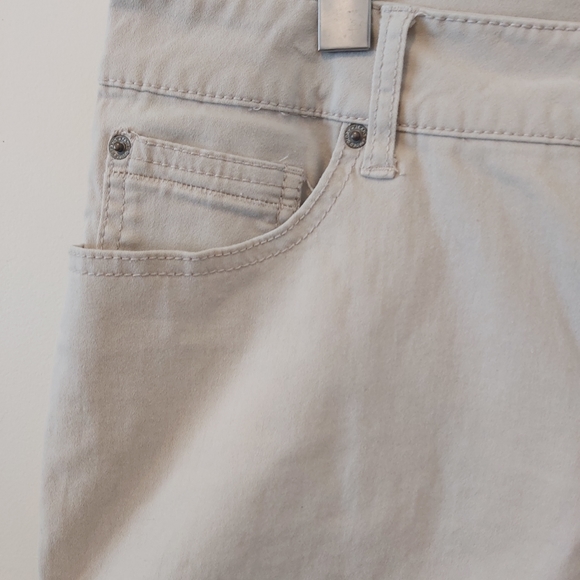 FADED GLORY | Women's Shorts Cream Size 16 - Picture 3 of 8